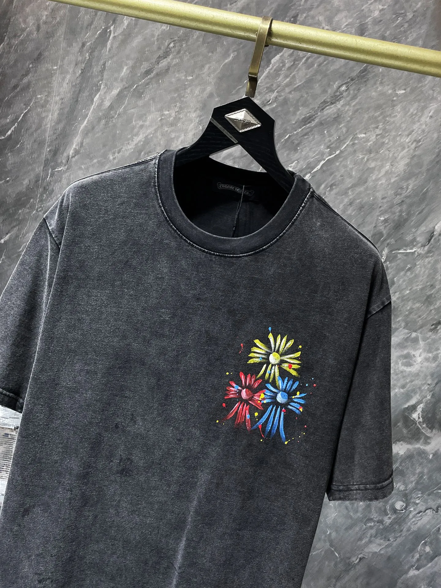 P184 New Chrome Hearts 25ss for summer, hand-painted and washed style! High-weight, environmentally friendly, high-quality top-quality fabric 280g Crow graffiti color cross hand-painted short-sleeved counter synchronization 1:1 replica version Recommended color: black Size: S, M, L, XL